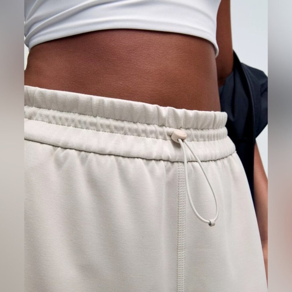 NWOT LULULEMON Softstreme High-Rise Pant- short - Picture 9 of 11